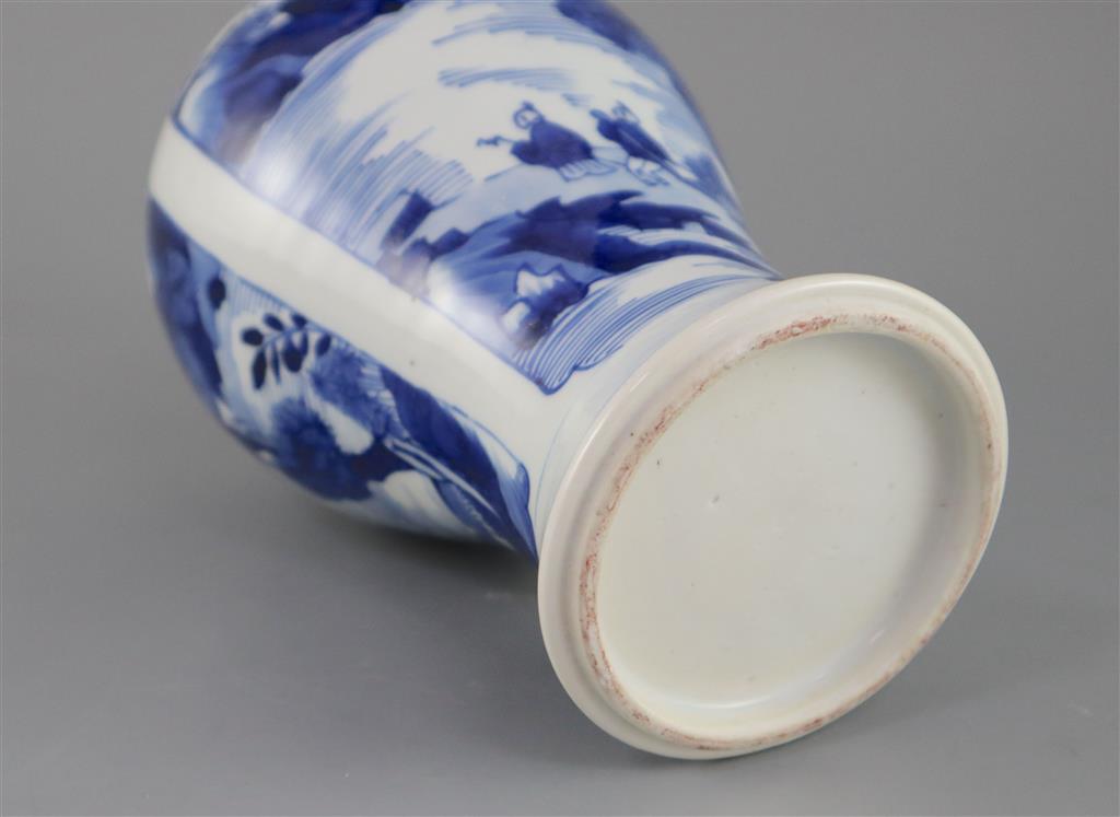 A Chinese blue and white baluster vase, Kangxi period, 23cm high